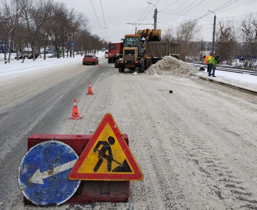 Улично-дорожную сеть очищают от снега во всех районах Челябинска  В дневную смену подрядчики вывели на..