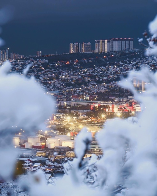 Новороссийск, припорошенный снегом 😍❄️  Фото..