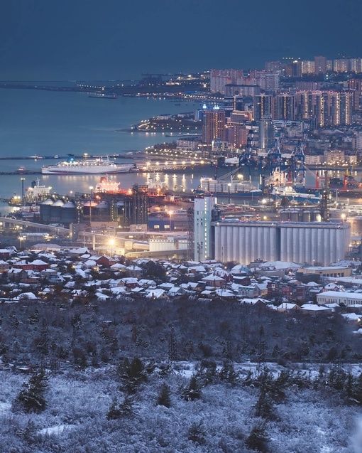 Новороссийск, припорошенный снегом 😍❄️  Фото..