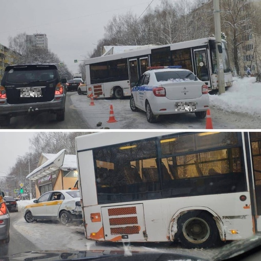 В Долгопрудном на Лихачёвском автобус повернул куда-то не..