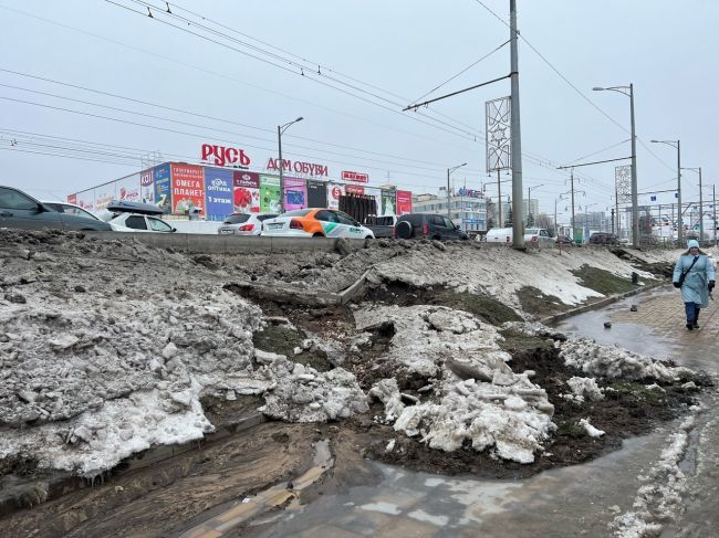 У Ботанического сада в Самаре обвалился грунт  Горожане бьют тревогу  Жители Самары публикуют фотографии с..