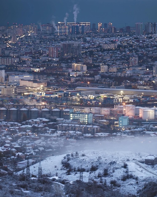 Новороссийск, припорошенный снегом 😍❄️  Фото..