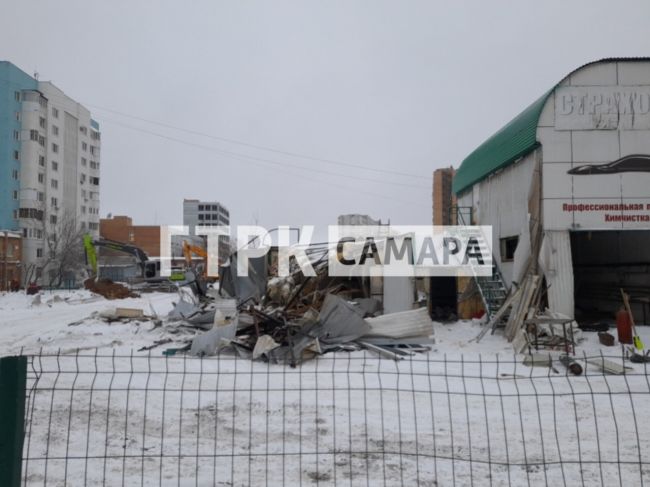 В Самаре сносят автомойку и кафе на Московском шоссе  Выяснили, чем помешали строения  На Московском шоссе в..