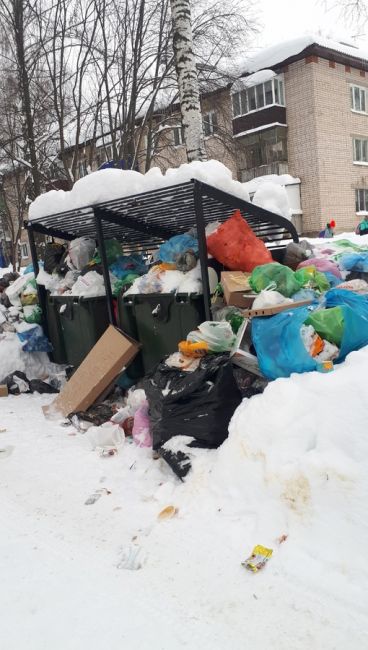 Анонимно пожалуйста. Это у нас В Осинова. Почему не забирают мусор. Дорога открыта Машины не приезжают. Не..