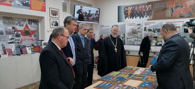 Дети Самарской области щедро делились с ребятами Донбасса всем, чем могли  Гуманитарный груз собирали и..