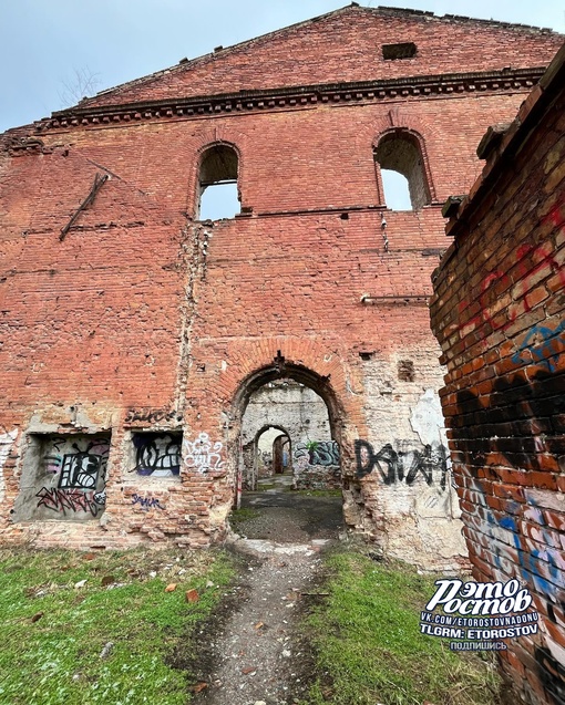 📸 «Парамоновские склады. Совсем не так должен выглядеть, в моем представлении, исторический памятник..