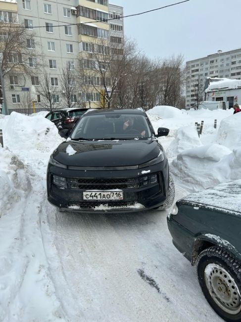 Опубликуйте пожалуйста,я вчера была с ребенком в больнице,выезжали со двора, а этот заезжал и не дал выехать..