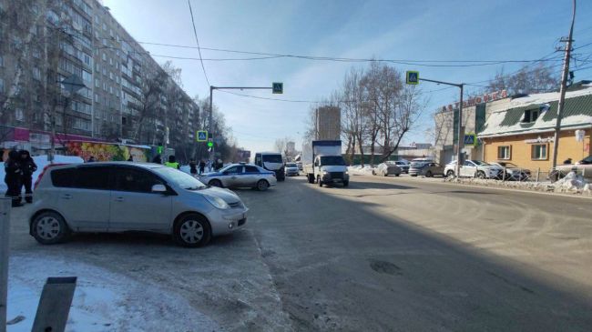 Пять пассажиров маршрутки получили травмы в ДТП в Новосибирске  Все случилось сегодня на улице Никитина...