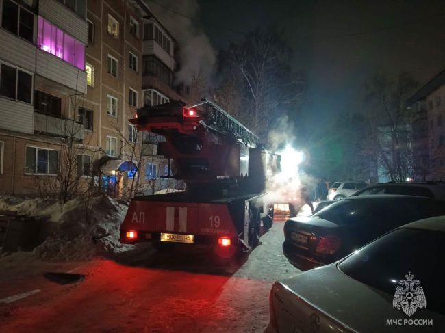 В Новосибирске на пожаре погибло 2 человека  На улице Адриена Лежена, 30/1 сегодня ночью произошёл пожар в..