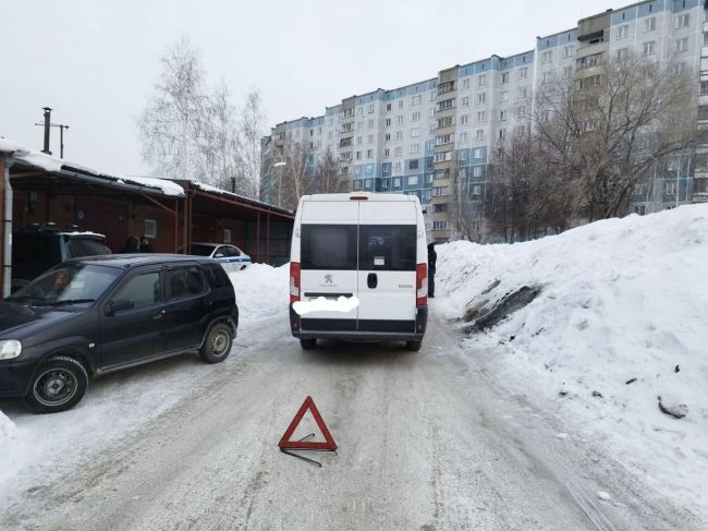 Водитель микроавтобуса сбил ребенка на улице Высоцкого  25.02.2024 в 08:55 в Новосибирске, водитель-мужчина 1973 года..