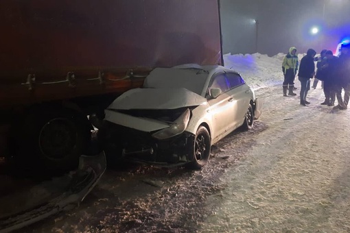 Смертельное ДТП в Высокогорском районе на трассе М7 
Hyundai врезался в припаркованную на обочине фуру. В..