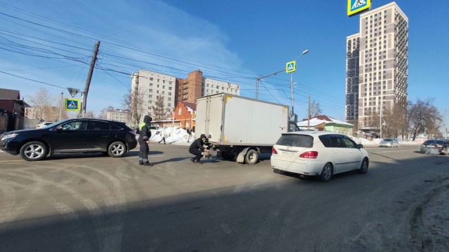 Пять пассажиров маршрутки получили травмы в ДТП в Новосибирске  Все случилось сегодня на улице Никитина...