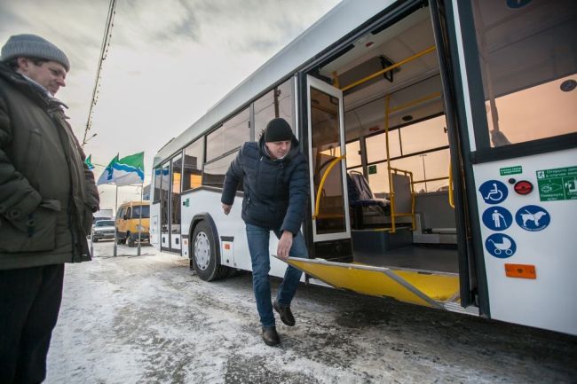 В Новосибирске суд обязал водителей автобусов принимать оплату безналом  Новосибирцы два последних года..