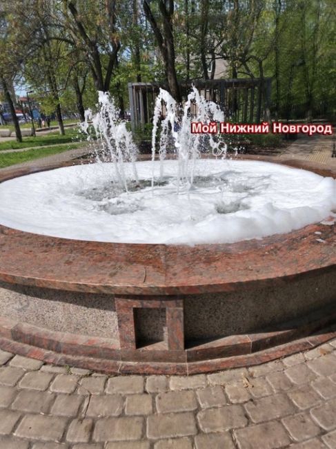 🗣️ Вандалы сегодня устроили «пенную вечеринку» в фонтане на Московском шоссы  Напомним, из-за моющего..