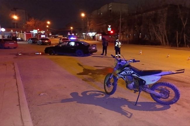 23-летний мотоциклист разбился на Колхидской улице в Новосибирске  Парень погиб в жёстком столкновении с..