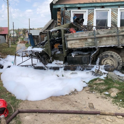 Грузовик с опасными баллонами врезался в дом  Вчера в Усть-Катаве были устранены последствия ДТП, которое..