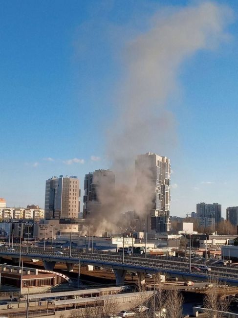 ⚡️ Пожар на Приволжском рынке в Казани! Горят..