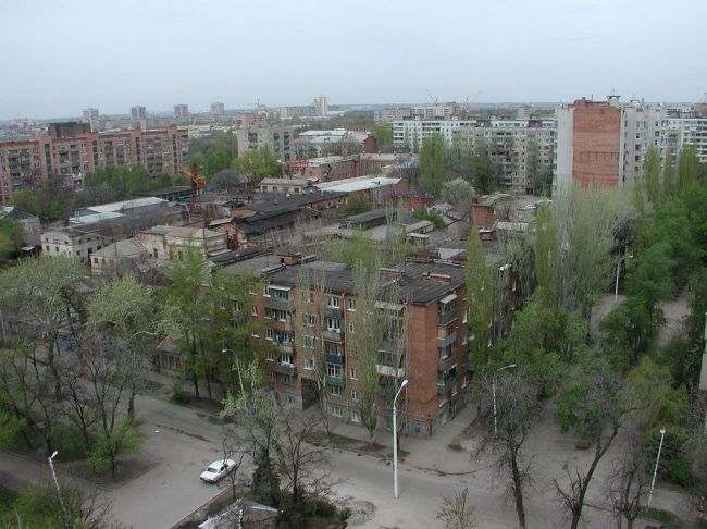 Вид на улицу Суворова и переулок Журавлёва из гостиницы «Интурист» в 2001 году..
