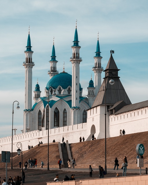 Доброе утро, Казань! С праздником Ураза-байрам 🌙  Мечеть Кул-Шариф, Казань, Татарстан, Россия, 2024.
Фотограф:..