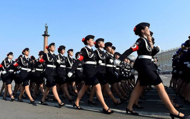В Петербурге не будут отменять парад и салют на 9 мая  4500 человек и 78 единиц военной техники пройдут по..