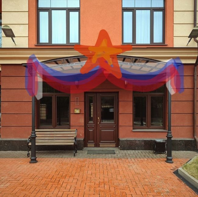 Патриот хотел украсить парадную к 9 мая, но закон запретил  Житель дома №34 по Дибуновской улице в Приморском..