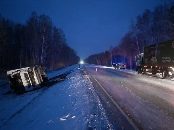 В Новосибирской области в ДТП с маршруткой и грузовиком пострадали девять человек  В ДТП с маршруткой и..