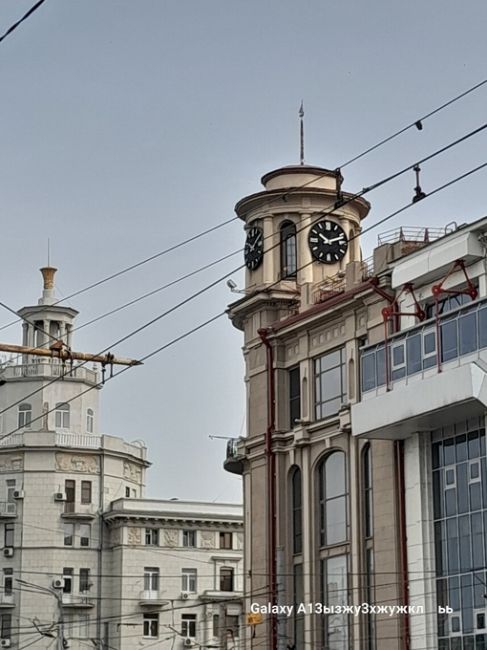 Ростовчане жалуются на неправильное время, которое показывают часты на башни ЦУМа. По словам нашей..