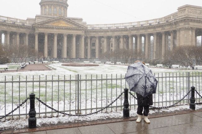 В Петербурге снова прогнозируют снег  Из-за циклона со второй половины сегодняшнего дня осадки в регионе..