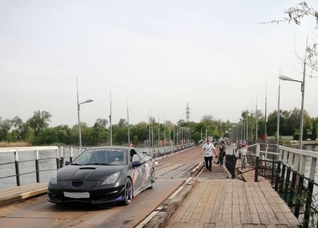 Власти Ростова сообщили об открытии автомобильного и пешеходного движения по понтонному мосту на Зелёный..
