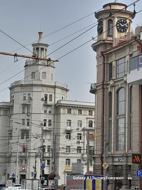 Ростовчане жалуются на неправильное время, которое показывают часты на башни ЦУМа. По словам нашей..