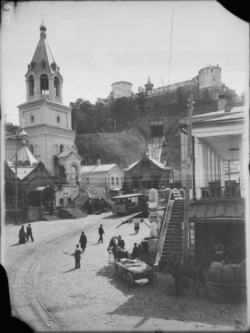 Улица Рождественская, вид на храм Иоанна Предтечи и фуникулер, 1910-1917..