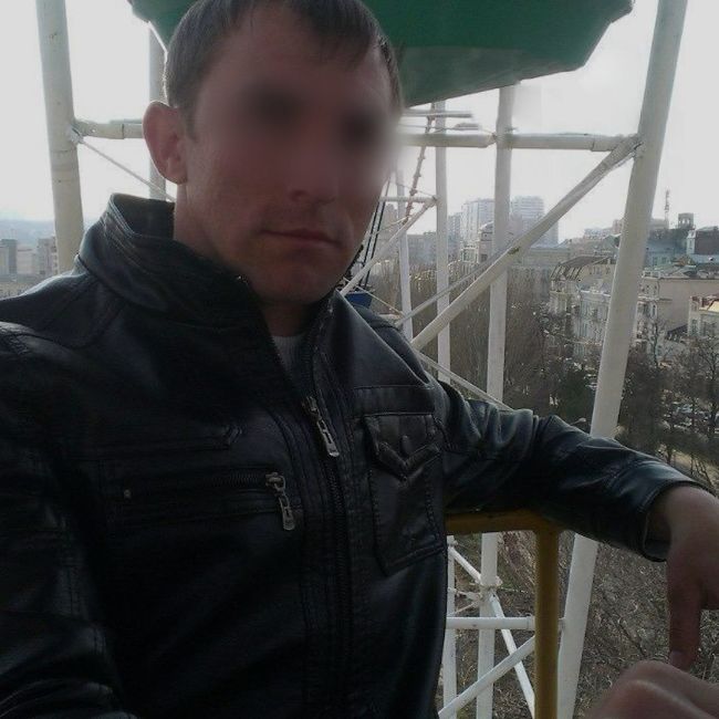 В Ростовской области разыскивают уроженца Чечни чеченец за убийство мужчины и женщины. 
Трагедия случилась..