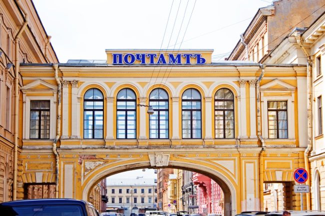 Это сейчас почтовые отделения в РФ больше напоминают супермаркеты, а когда-то для нужд почты в Петербурге..