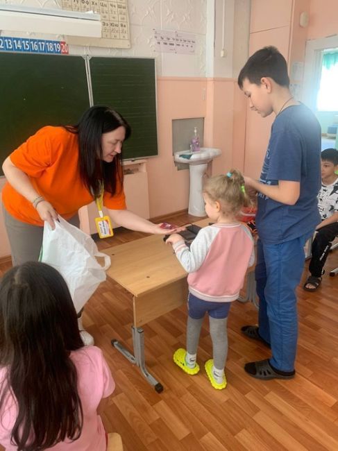 На помощь Оренбургу из Нижегородской области приехали 50 волонтеров  Они доставили более 2 тонн гумгруза:..