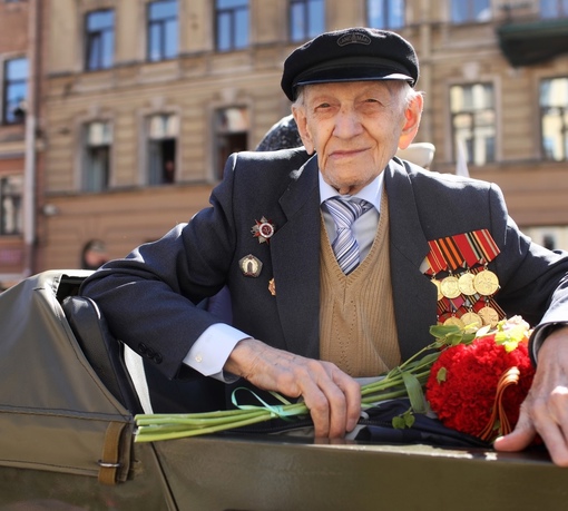 Ветеранам подкинут к 9 мая по 5 и 10 тысяч  Беглов подписал постановление о «материальной помощи» ветеранам..