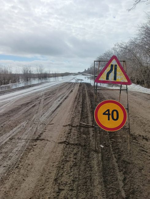 В Новосибирской области затопило дороги. Перелив воды через проезжую часть зафиксировали в Тогучинском,..