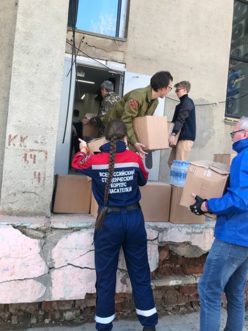 На помощь Оренбургу из Нижегородской области приехали 50 волонтеров  Они доставили более 2 тонн гумгруза:..