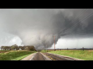 Торнадо прокатился по американским Небраске, Айове и Техасу  От разгула стихии разрушены сотни домов...