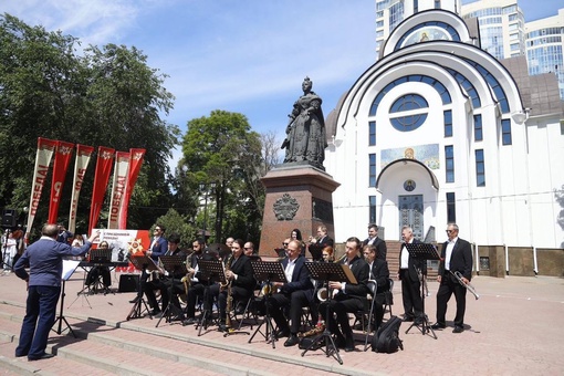 Настоящая «Победная» программа сегодня в Покровском сквере  Для ростовчан праздничный концерт в честь..