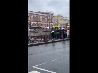 Лазурный автобус утонул в Мойке  ДТП с общественным транспортом произошло сегодня днём на Поцелуевом мосту...