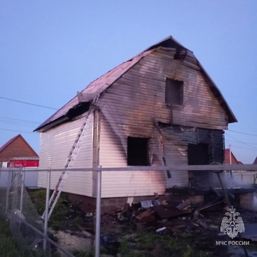 В Башкирии семья с маленькими детьми спаслась из пожара благодаря извещателю  В Иглино семья с двумя детьми..