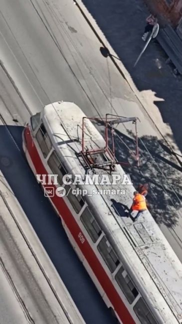 В Самаре загорелся трамвай на Арцыбушевской  Фото с места событий 
В Самаре произошёл очередной инцидент с..