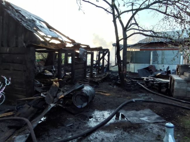 В ночь на 2 мая под Самарой тушили сильный пожар  Подробности от спасателей  Ночью в Кинельском районе..