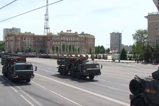 На параде техника — «Грады», «Искандеры», Т-90М «Прорыв», легендарный..