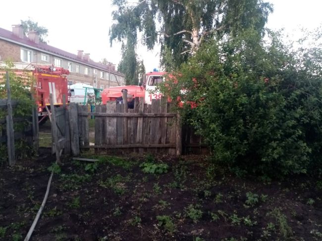 Под Самарой при крупном пожаре погиб человек  Подробности с места событий  Печальные новости пришли из..