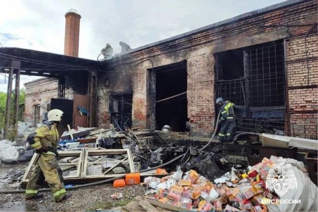 Двое обгоревших на пожаре в Оби скончались в ожоговом центре в Новосибирске  Трагедия произошла днем 20 июня,..