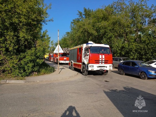 На Вторчермете сегодня из высотного дома вывели 300 человек из-за пожара.  Как сообщили в ГУ МЧС по..