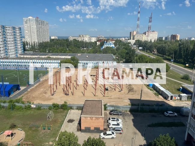 В Самаре возведение бассейна стало долгостроем  Фоторепортаж ГТРК «Самара» 
Торчащие железные конструкции..