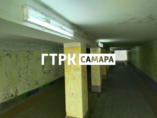 В Самаре варвары разгромили подземный переход у парка Гагарина  Оцените кадры с места устроенного..