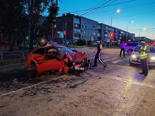 В ДТП в Невьянске пострадали шесть человек  ДТП произошло 14 июня в 22:00 на перекрестке улиц Ленина и..